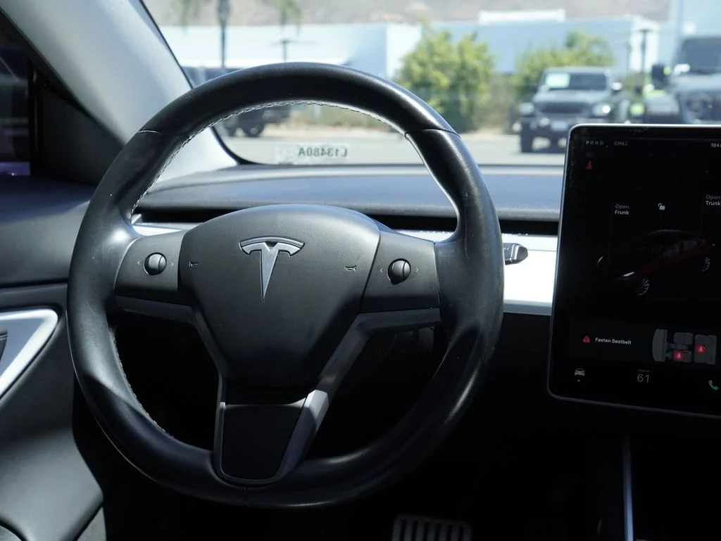 Used 2018 Red Tesla Long Range image 25