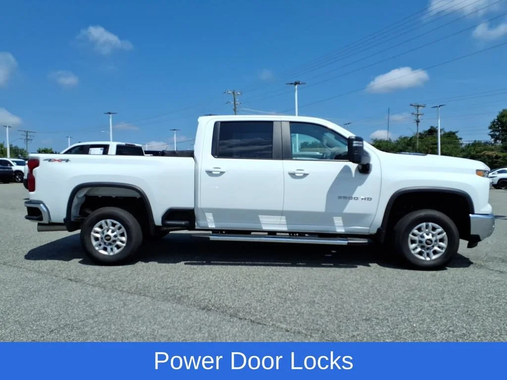 Used 2025 Summit White Chevrolet LT image 35