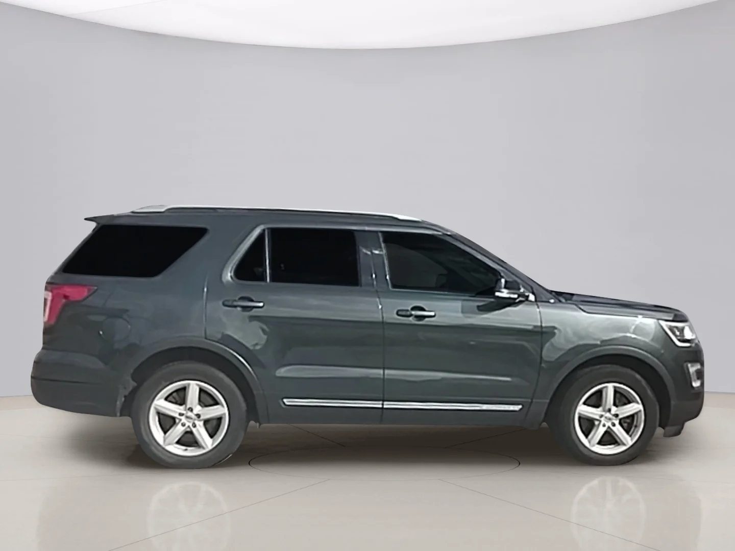 Used 2016 Gray Ford XLT image 6