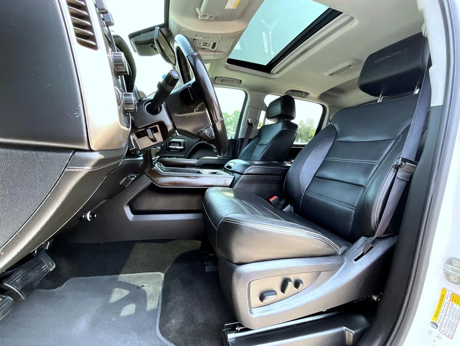 Used 2018 White GMC Denali image 12