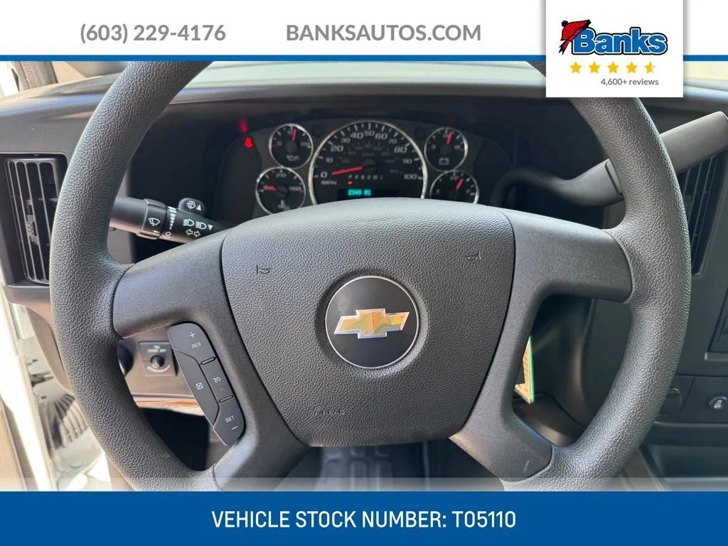 Used 2025 Summit White Chevrolet Work Van image 13