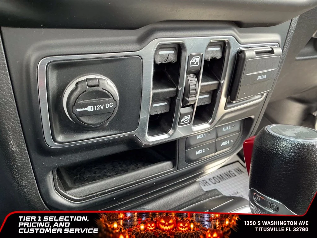 Used 2023 White Jeep Sport S image 37