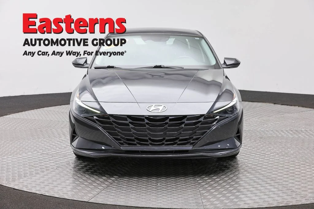 Used 2021 Gray Hyundai SEL image 2