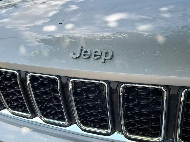 New 2026 Silver Zynith Exterior Paint Jeep Laredo X image 6