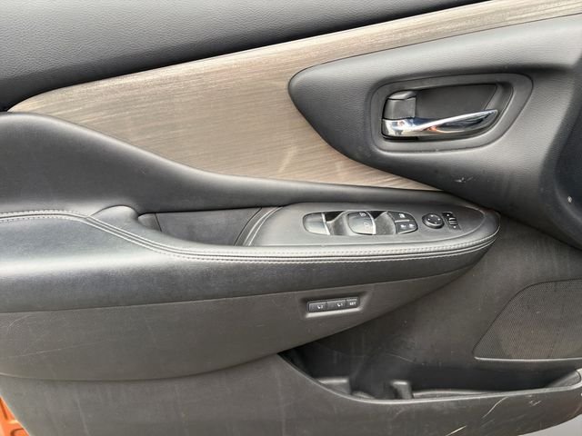 Used 2015 Orange Nissan SL image 10