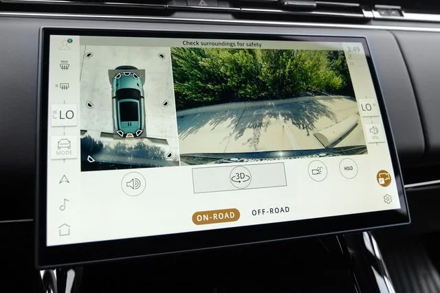 New 2026 Santorini Black Land Rover Dynamic SE image 25