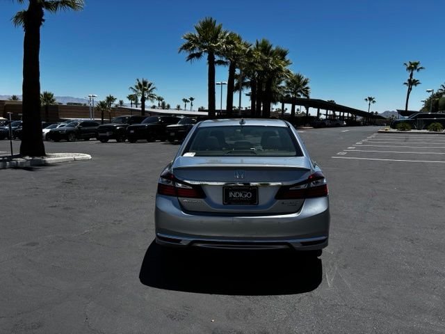 Used 2017 Lunar Silver Metallic Honda Touring image 6