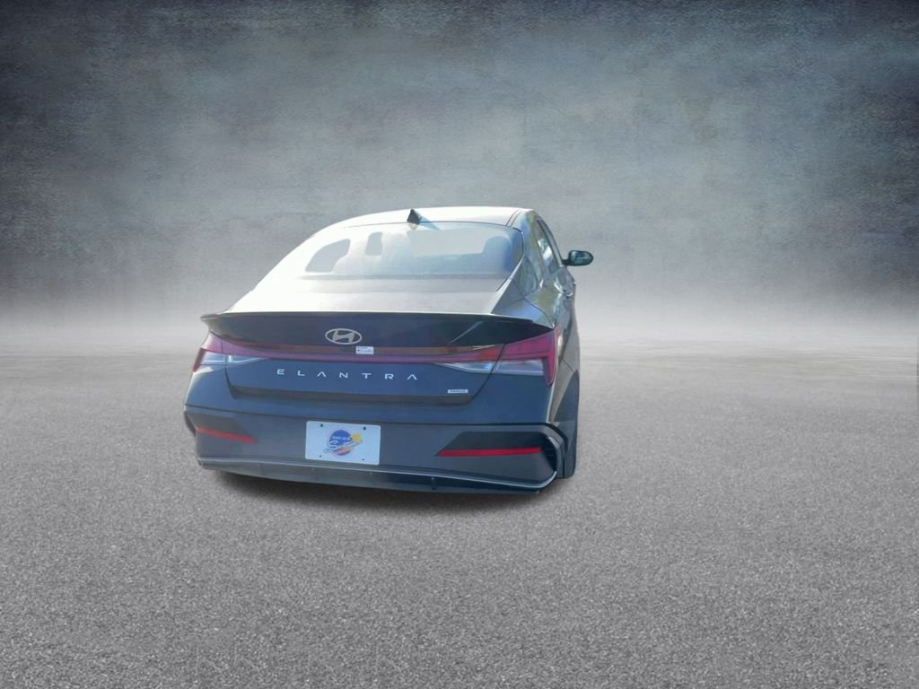 2025 Hyundai Elantra Blue - Photo 21