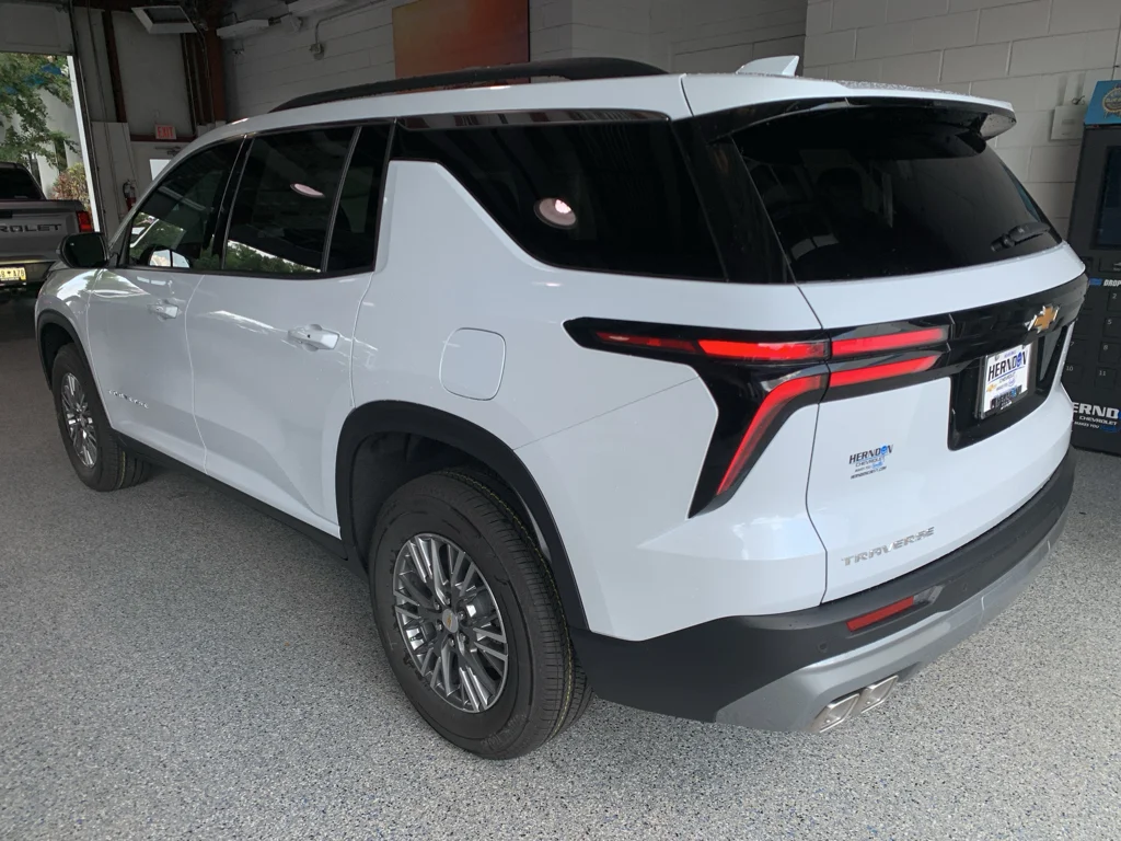 2027 Chevrolet Traverse LT - Photo 6