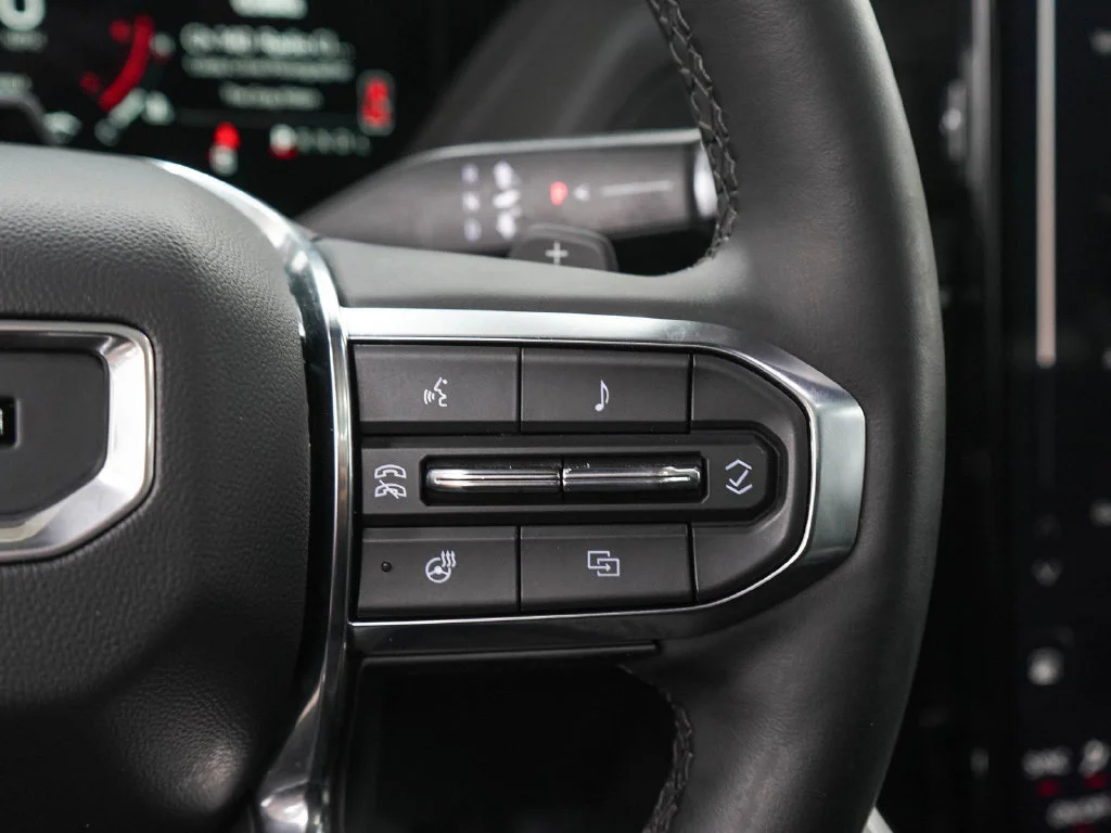Used 2025 Onyx Black GMC Denali image 29