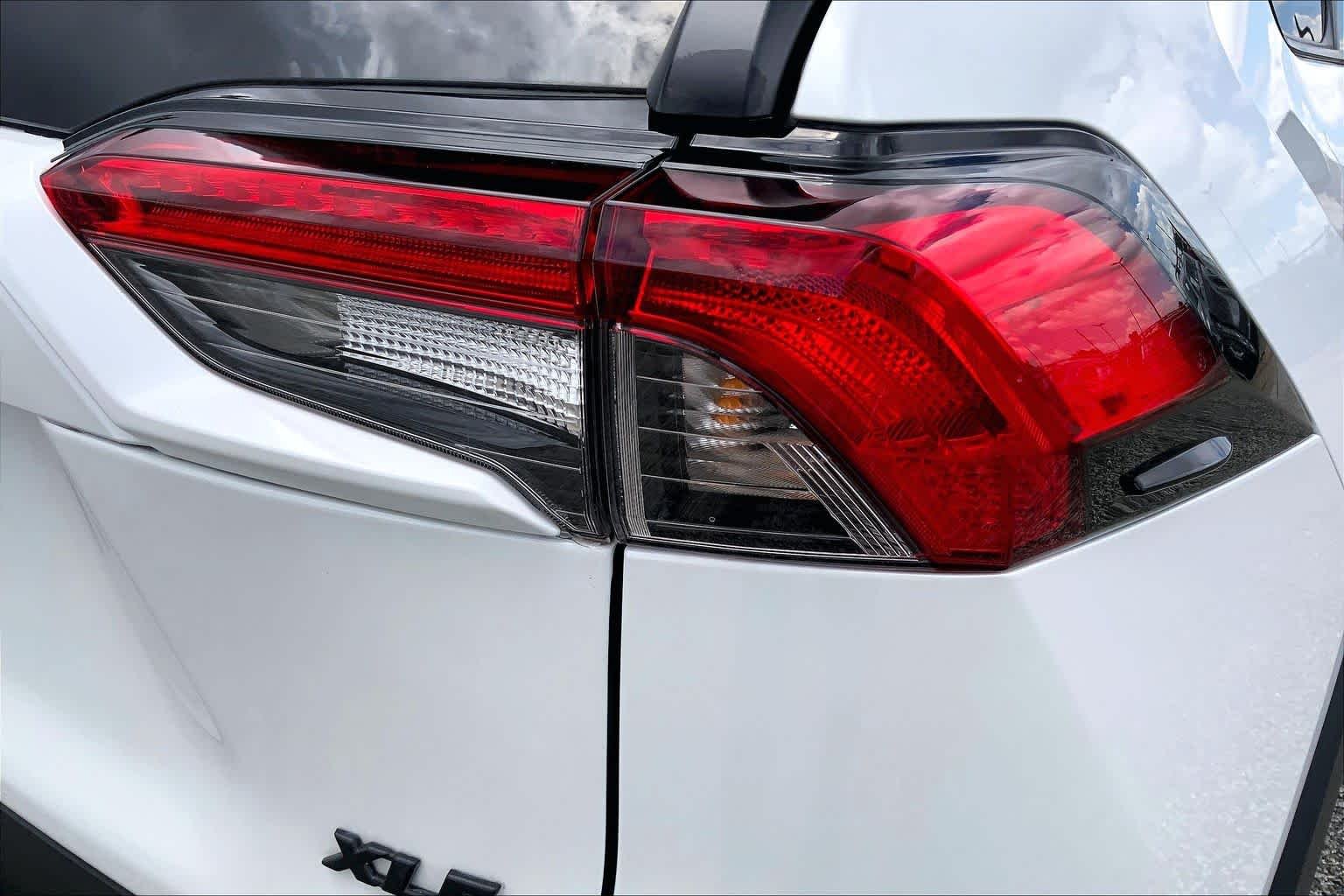 Used 2025 Wind Chill Pearl Toyota XLE Premium image 30