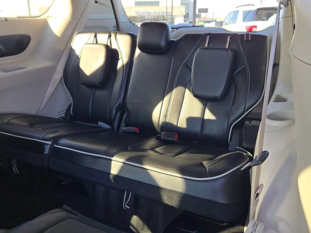 Used 2024 White Chrysler Limited image 20
