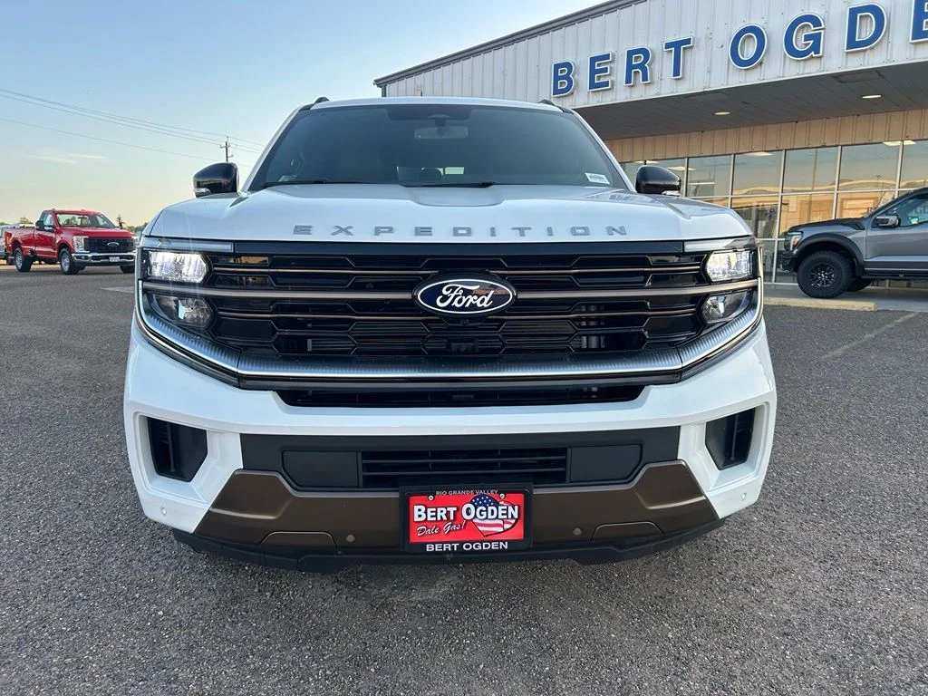 New 2027 Star White Metallic Tri-Coat Ford King Ranch® image 2