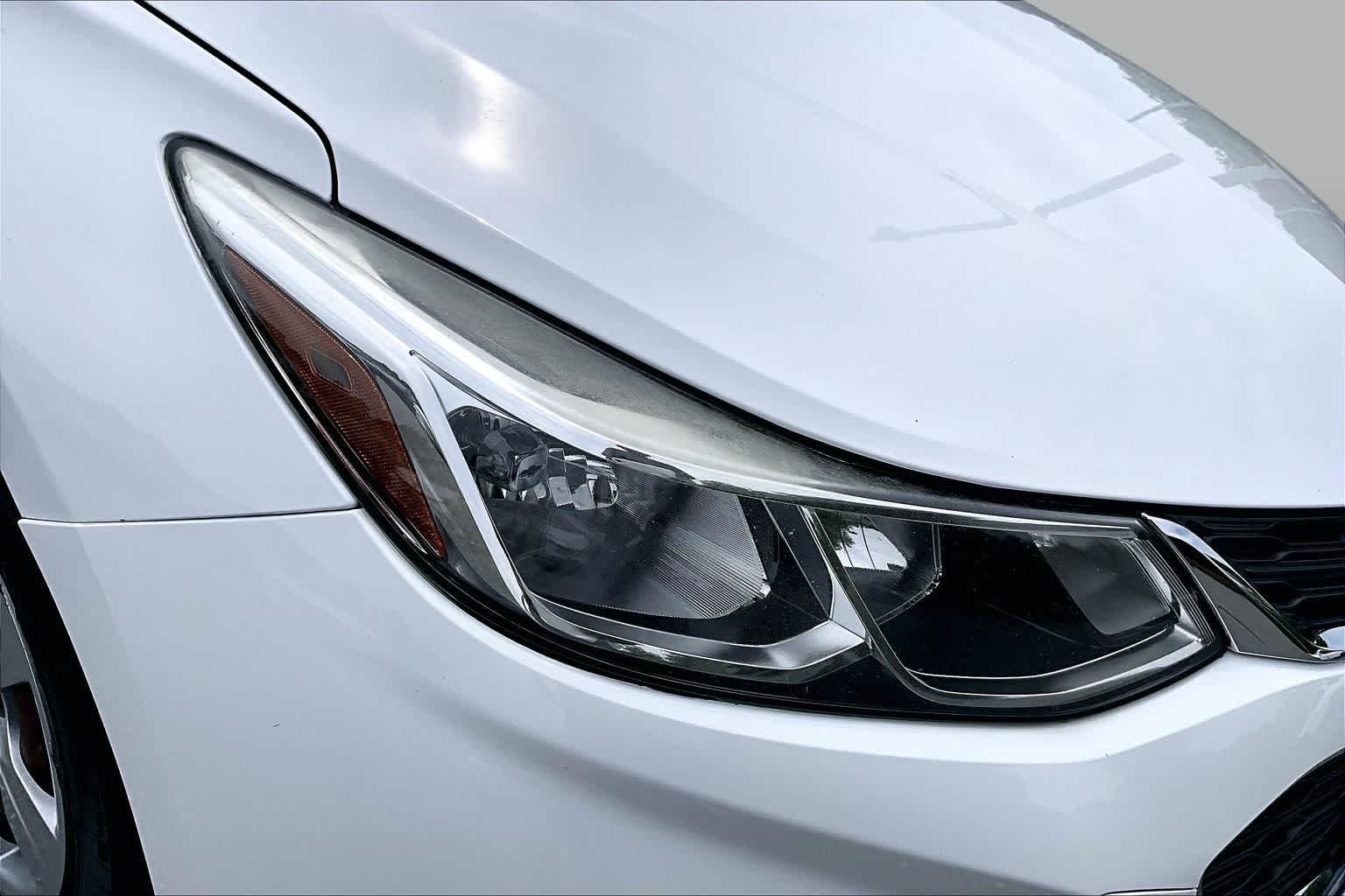 Used 2018 Summit White Chevrolet LS image 27