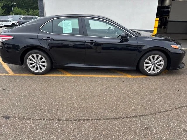 Used 2018 Midnight Black Metallic Toyota LE image 4