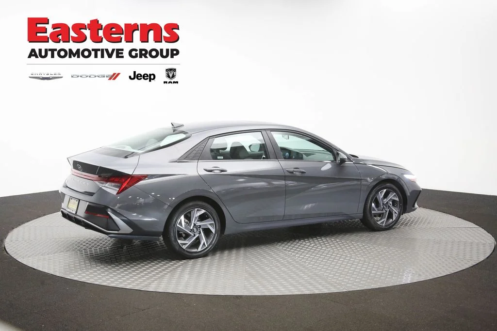 Used 2025 Gray Hyundai SEL Convenience image 43