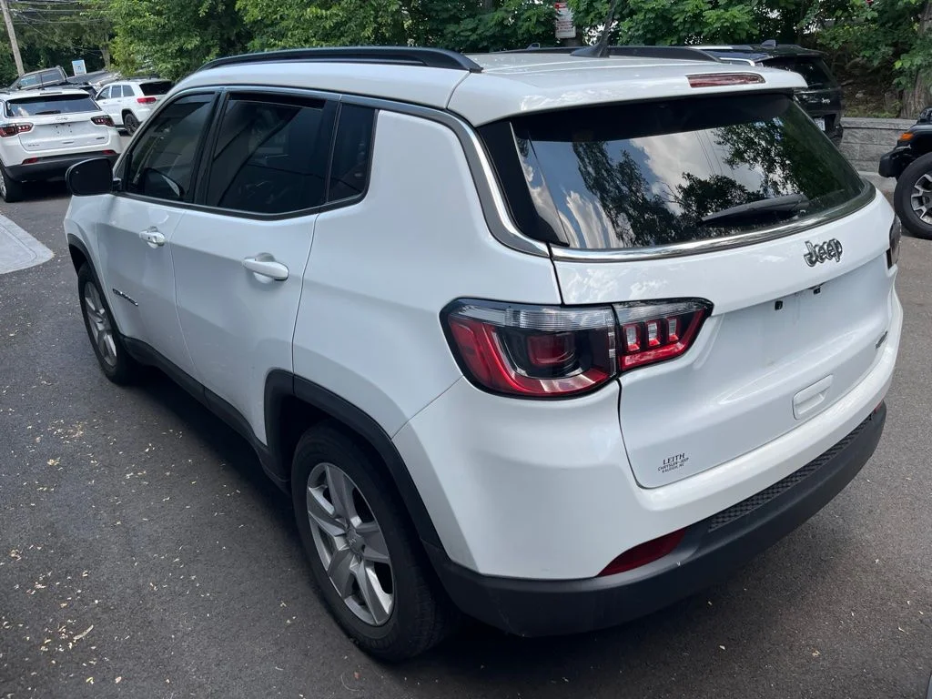 Used 2022 White Jeep Latitude image 3