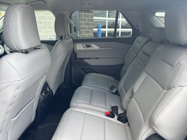 Used 2025 Silver Ford Active image 31