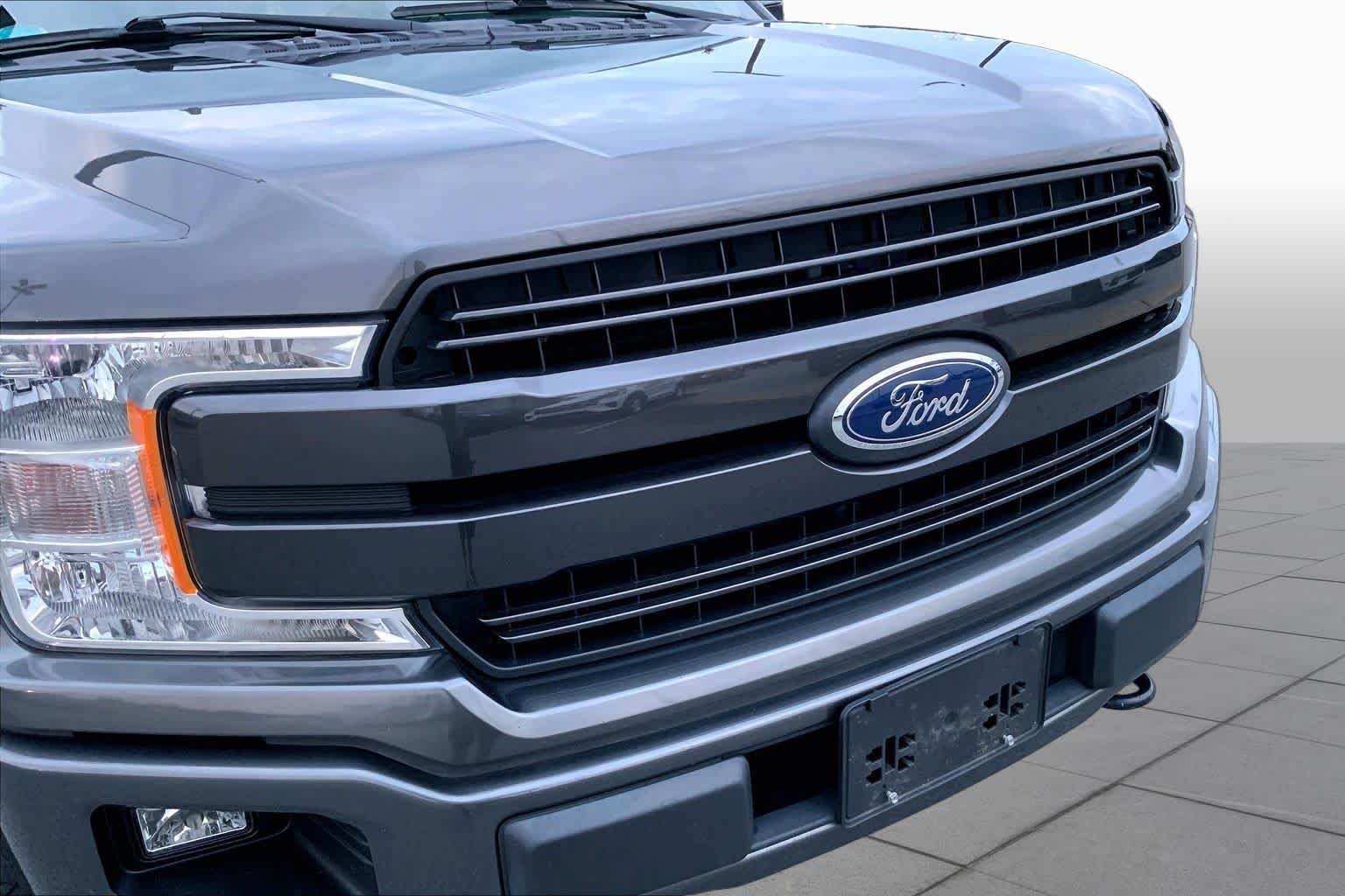 Used 2018 Magnetic Metallic Ford LARIAT image 29