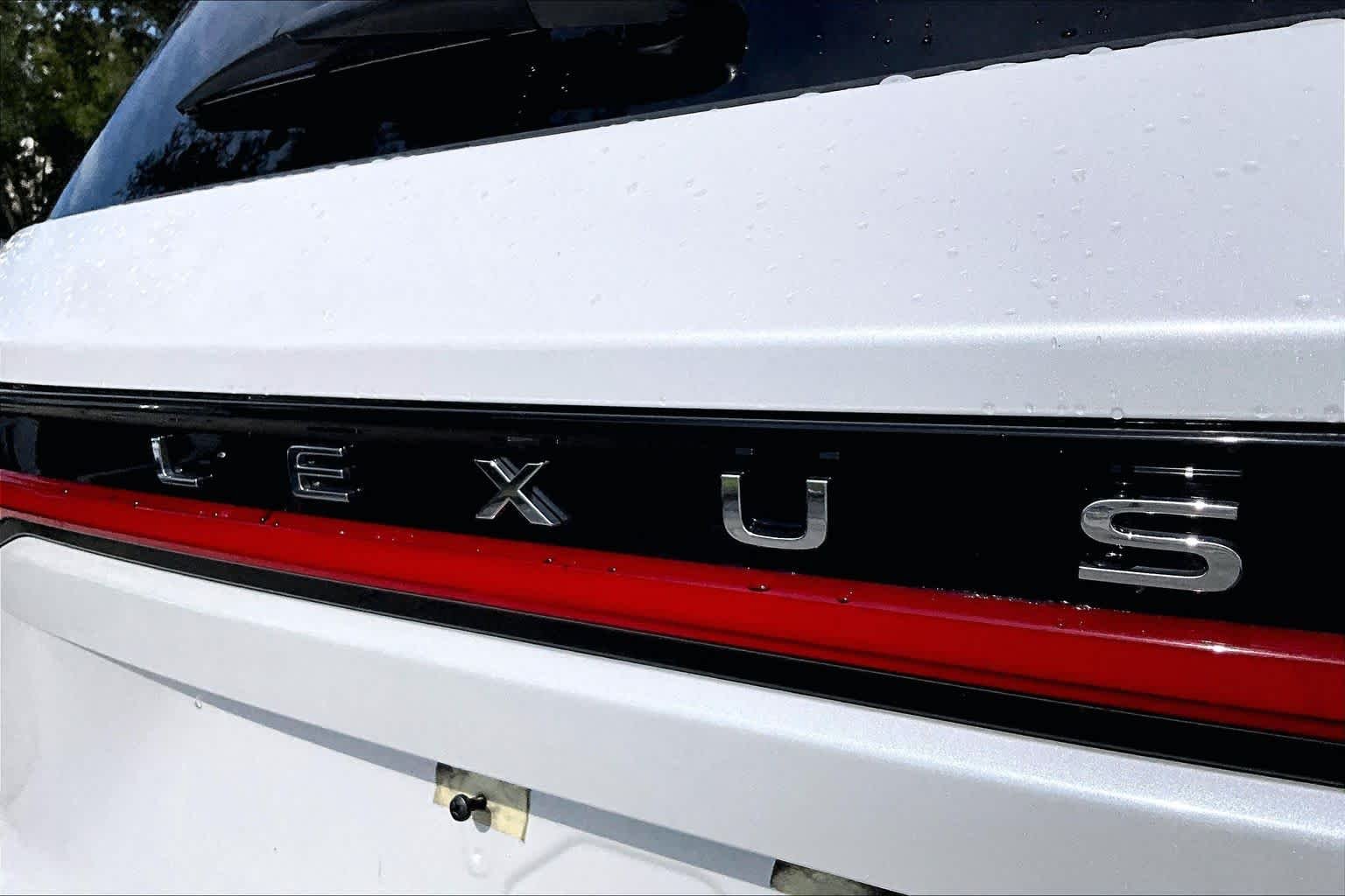 Used 2024 Wind Chill Pearl Lexus Premium image 31