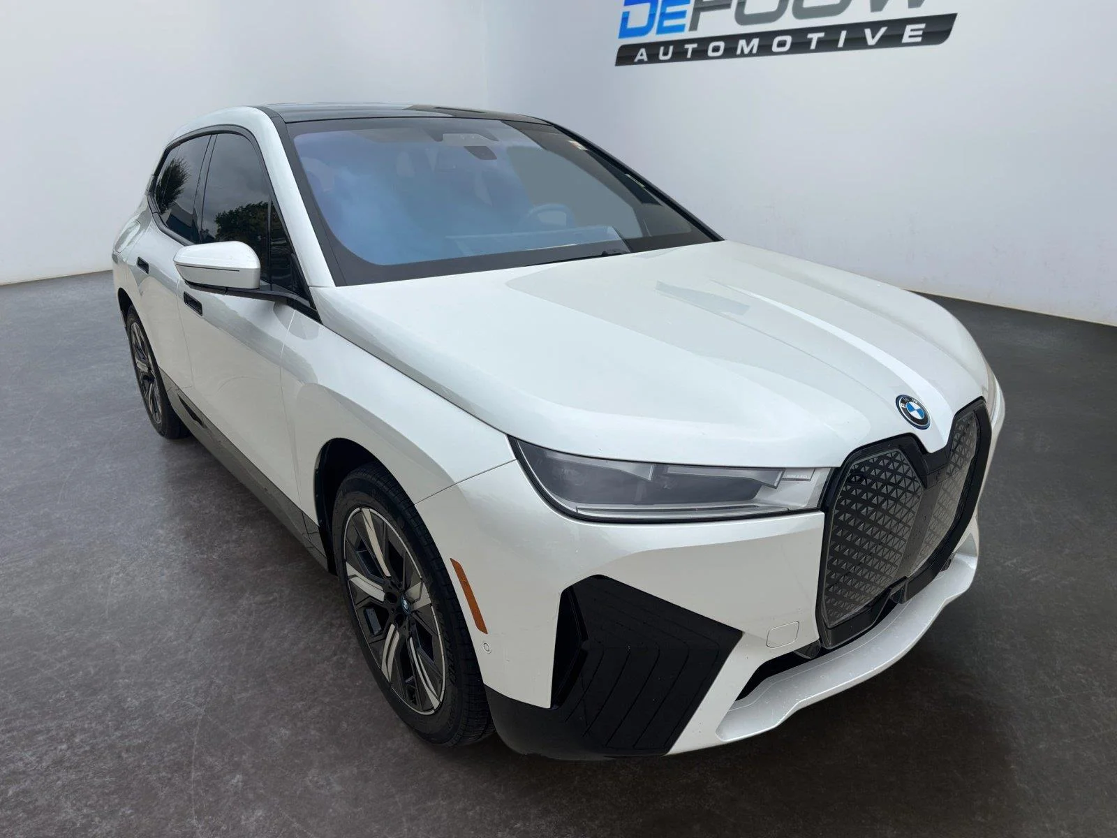 Certified Used 2025 Mineral White Metallic BMW xDrive50 image 11