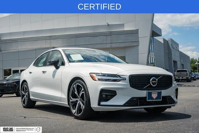 Certified Used 2024 Crystal White Volvo Plus image 1