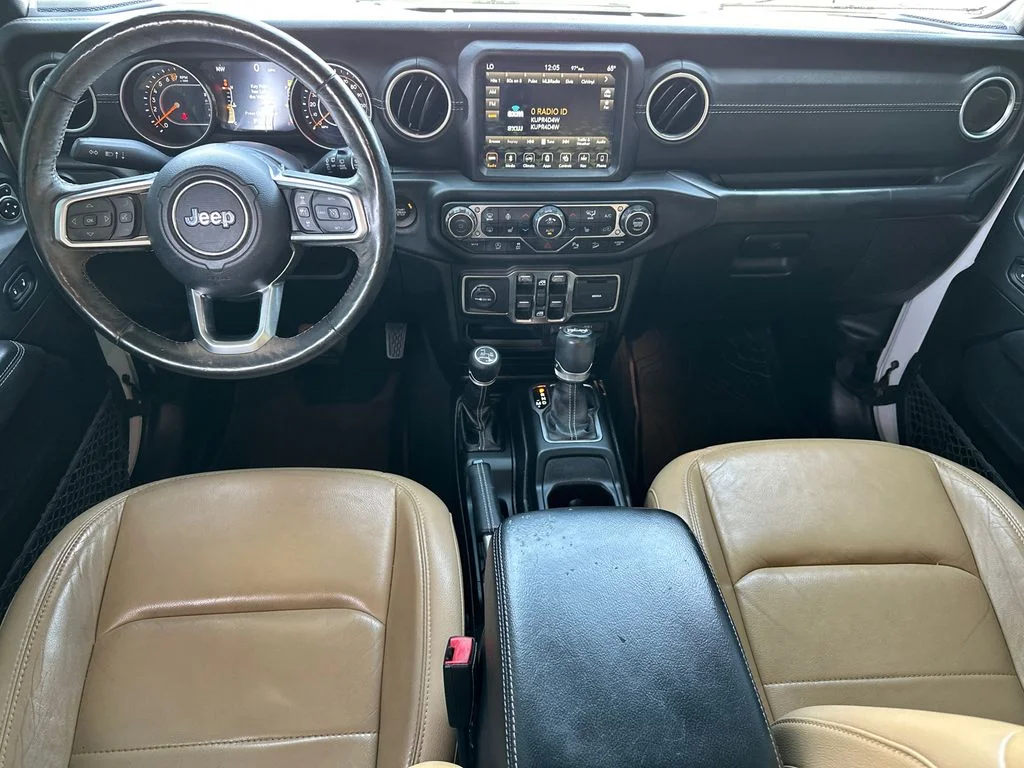 Used 2019 White Jeep Unlimited Sahara image 23