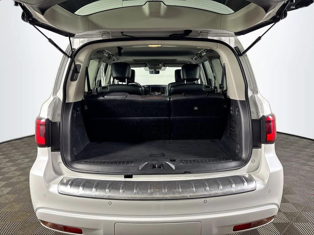 Used 2019 White INFINITI LUXE image 22