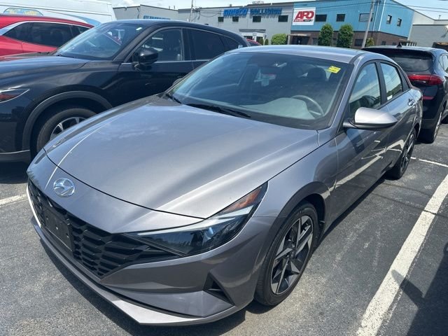 Used 2023 Silver Hyundai SEL image 3