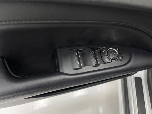 Used 2017 Silver Lincoln Reserve image 20
