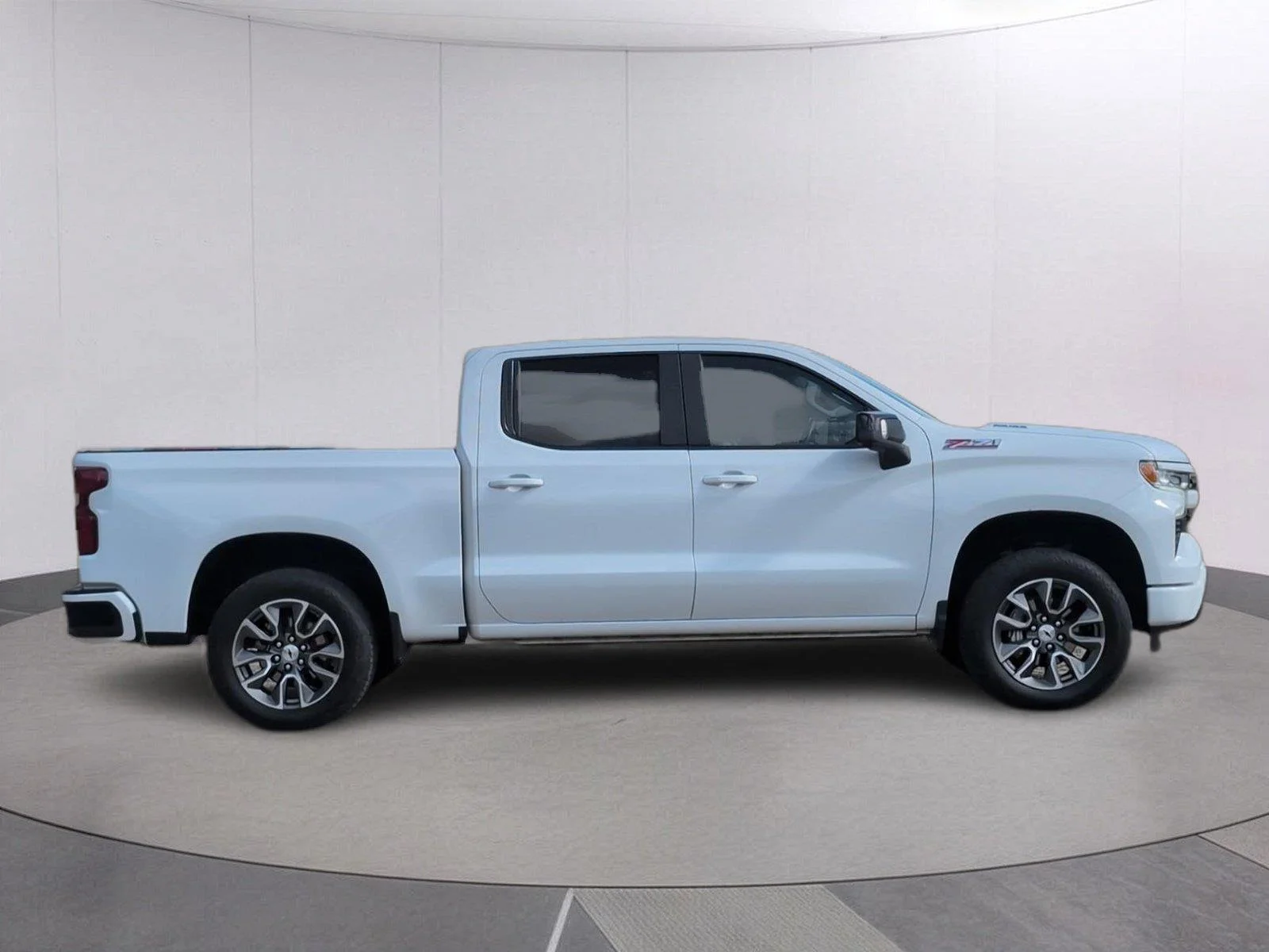Used 2025 Summit White Chevrolet RST image 8
