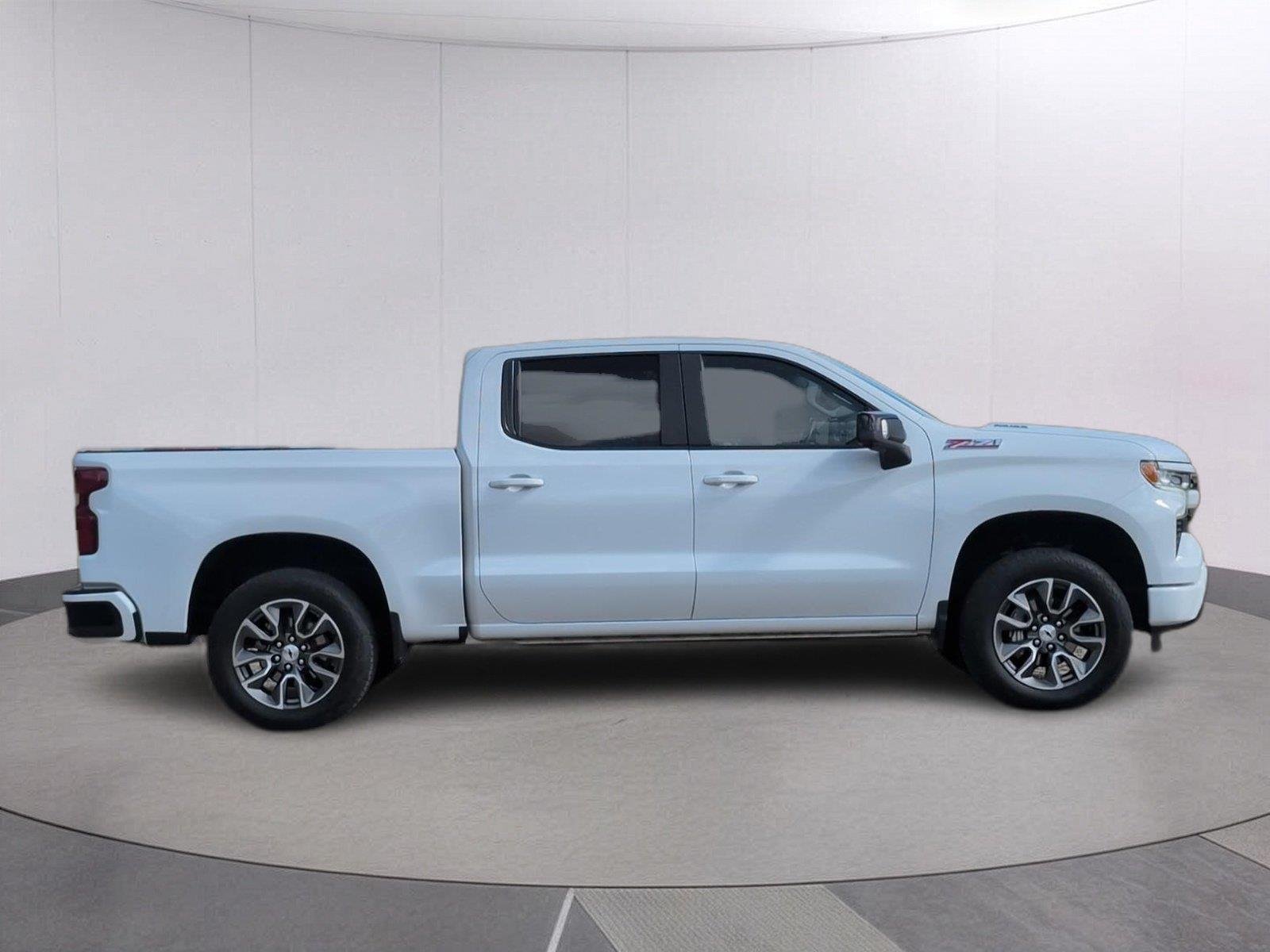 Used 2025 Summit White Chevrolet RST image 8