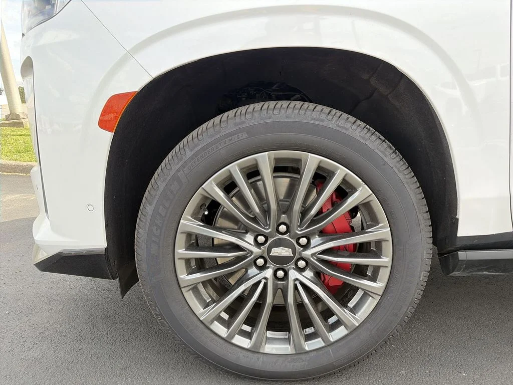 Used 2023 White Cadillac V-Series image 16