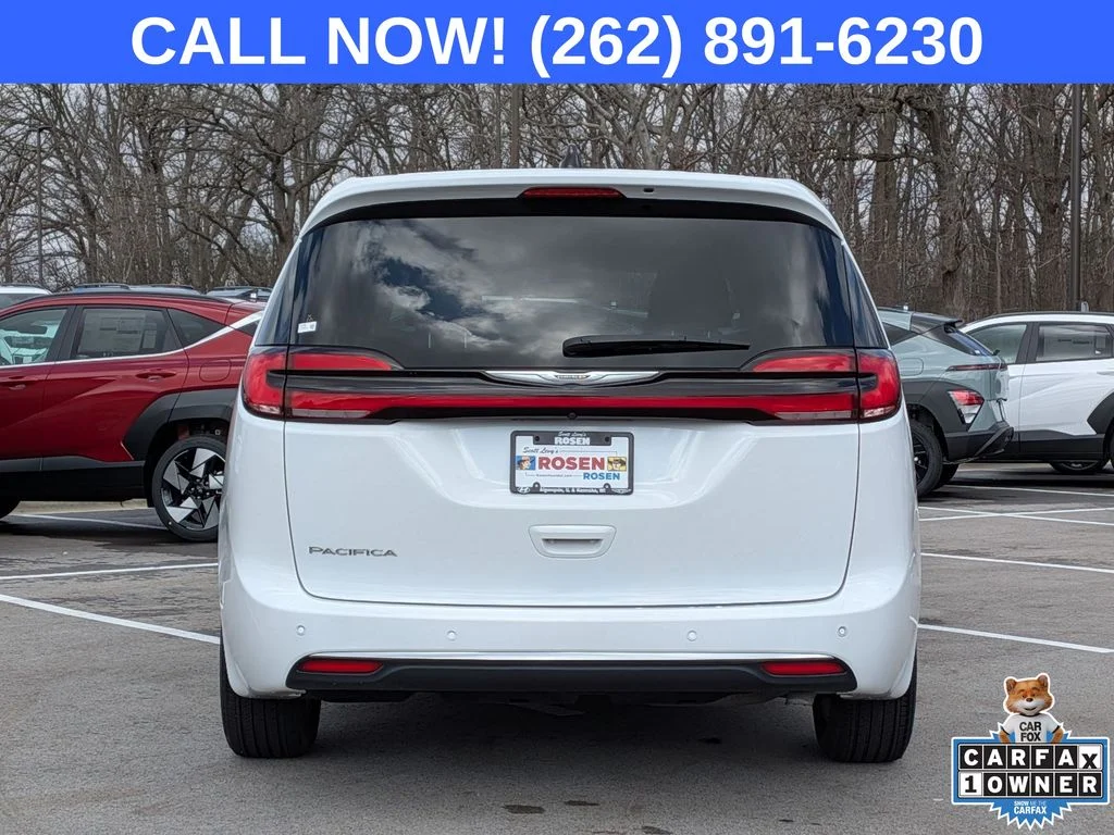 Used 2024 White Chrysler Touring L image 6