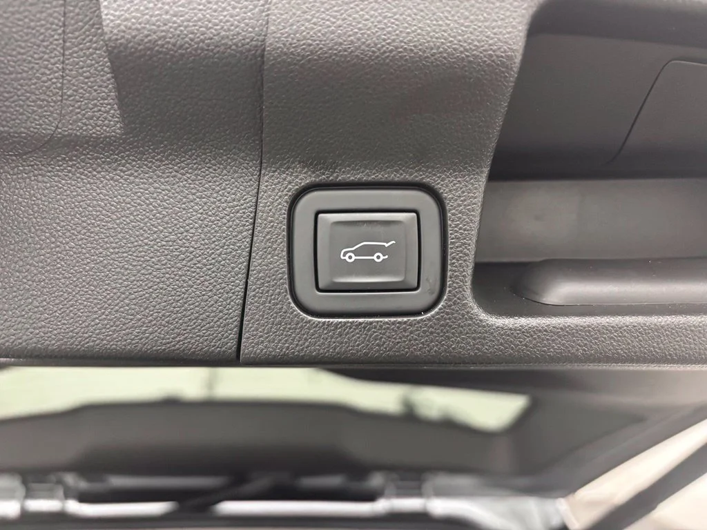 Used 2023 Silver GMC SLT image 11