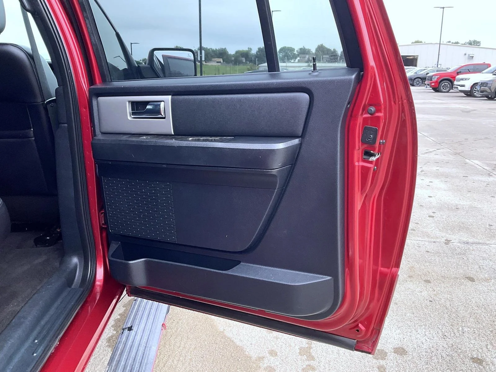 Used 2015 Red Ford Limited image 23