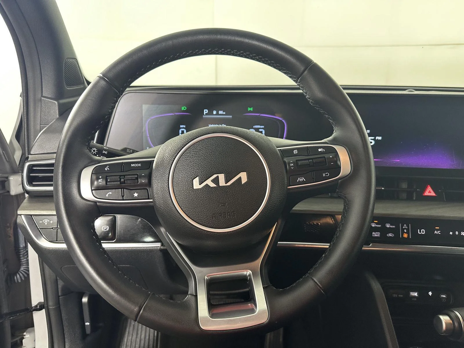 Used 2025 Wolf Gray Kia X-Line image 14