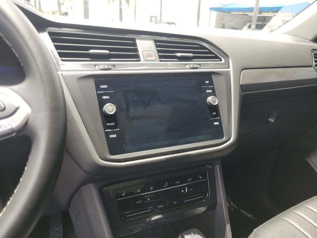 Certified Used 2024  Volkswagen 2.0T SE image 22