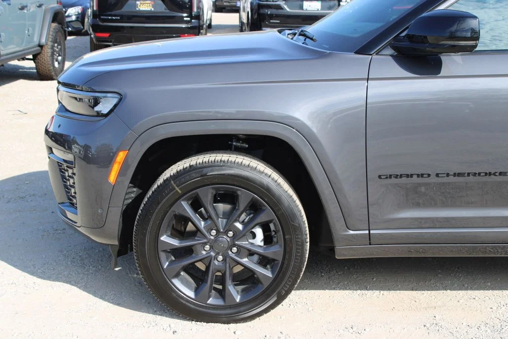 New 2026 Baltic Gray Metallic Clearcoat Jeep Limited Reserve image 7