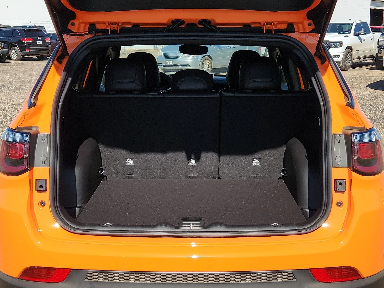 New 2026 Orange Jeep LATITUDE ALTITUDE 4X4 image 9