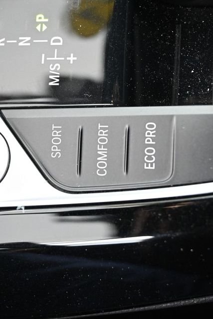 Used 2024 White BMW sDrive30i image 33