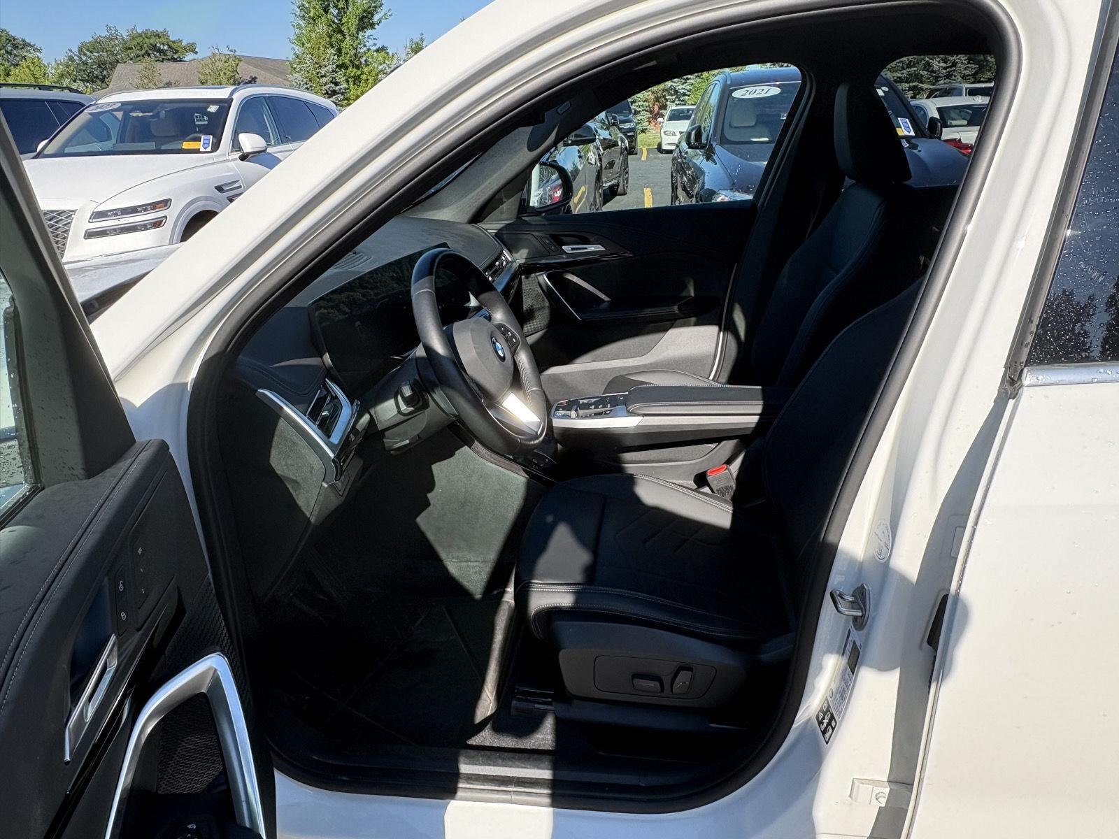 Used 2024 Alpine White BMW xDrive28i image 9
