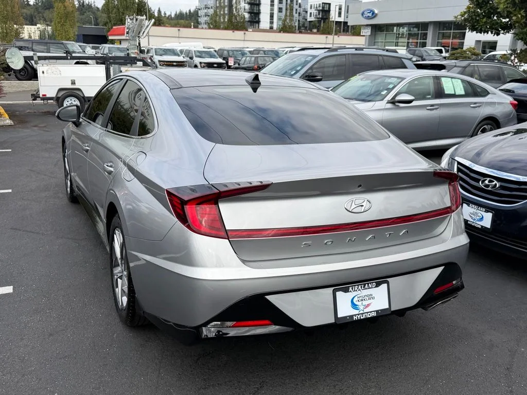 Used 2021 Shimmering Silver Pearl Hyundai SEL image 9