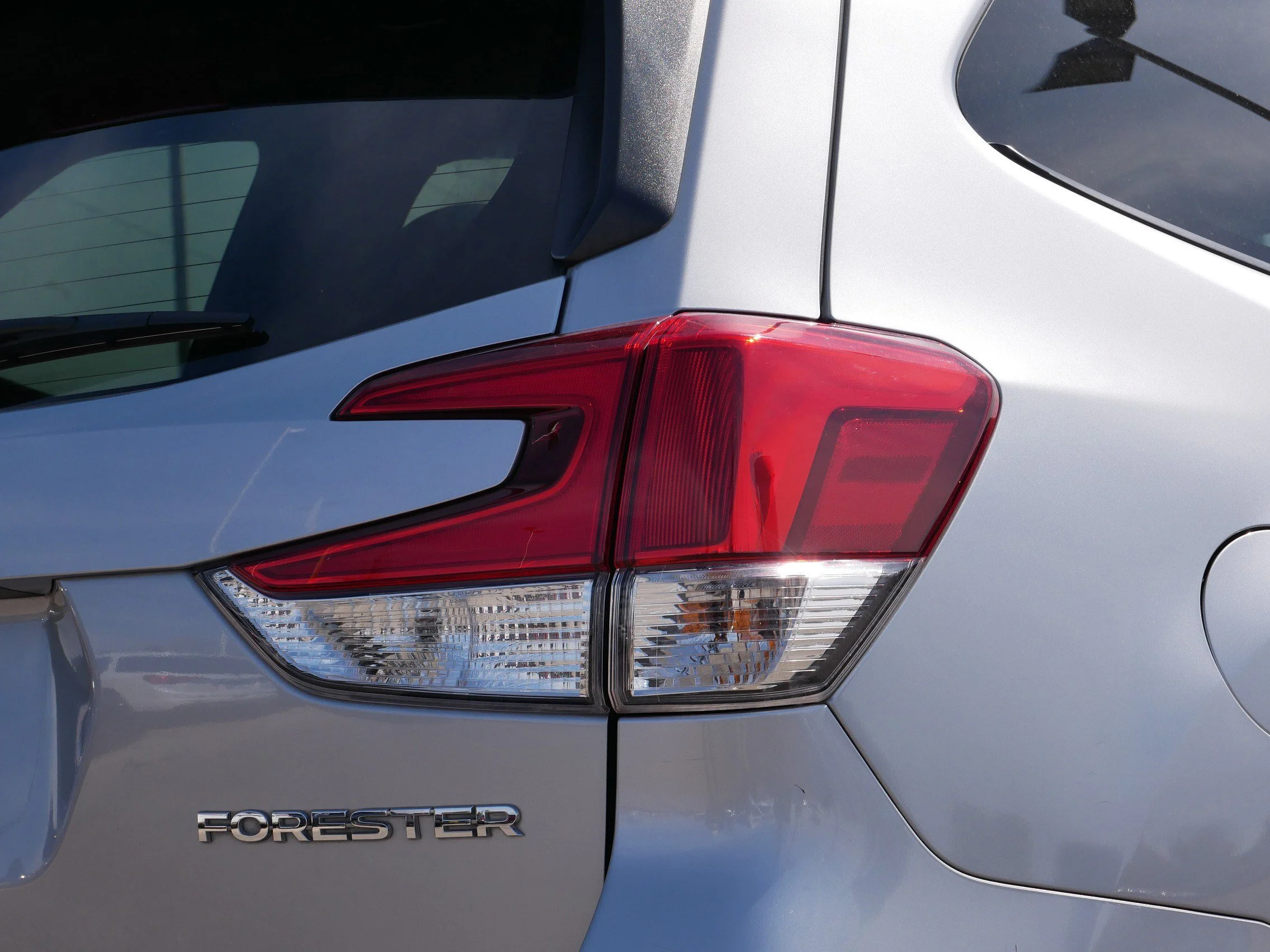 Used 2024 Ice Silver Metallic Subaru Premium image 17