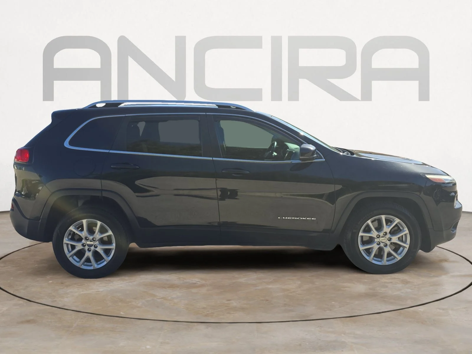 Used 2016 Brilliant Black Crystal Pearlcoat Jeep Latitude image 11