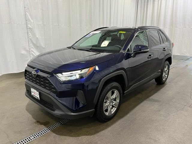 Certified Used 2025  Toyota XLE image 8