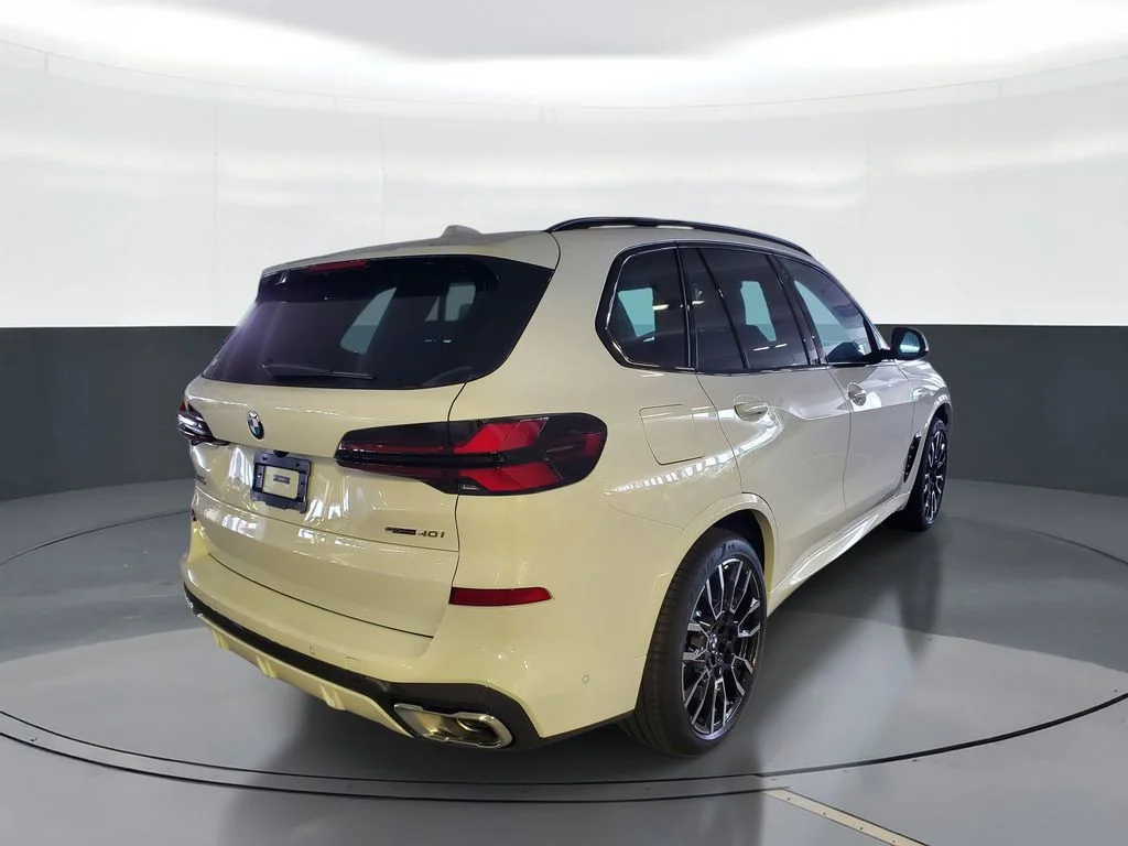 New 2026 Alpine White BMW sDrive40i image 3