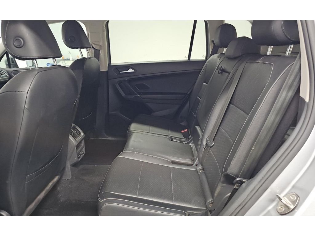 Used 2020 Pyrite Silver Metallic Volkswagen SE image 4