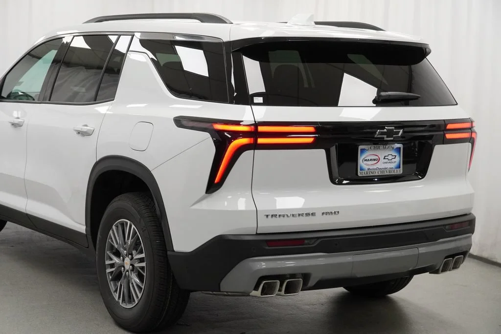 New 2027 Summit White Chevrolet LT image 37