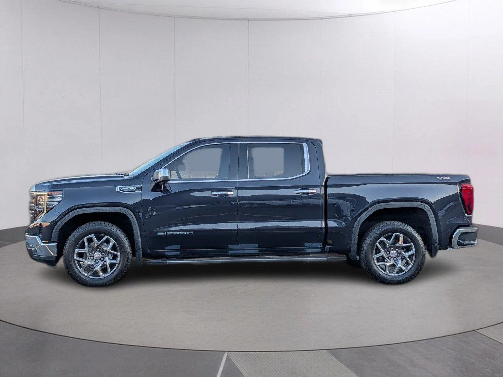 Certified Used 2023 TITANIUM RUSH METALLIC GMC SLT image 2